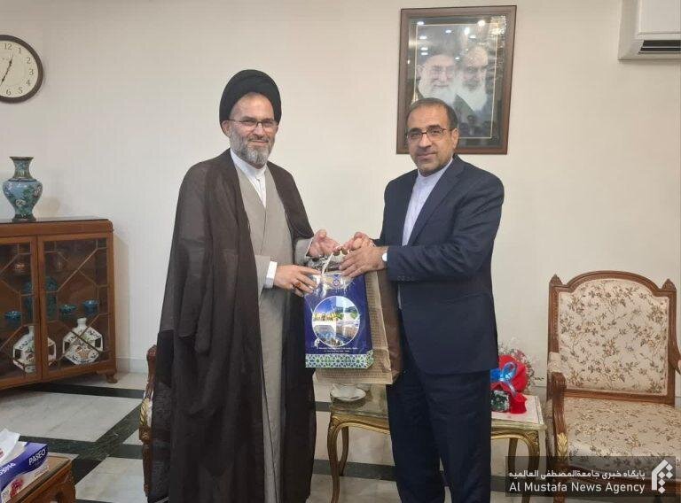 حضور رئیس نمایندگی المصطفی العالمیه در مراسم تودیع سفیر جمهوری اسلامی در هندوستان