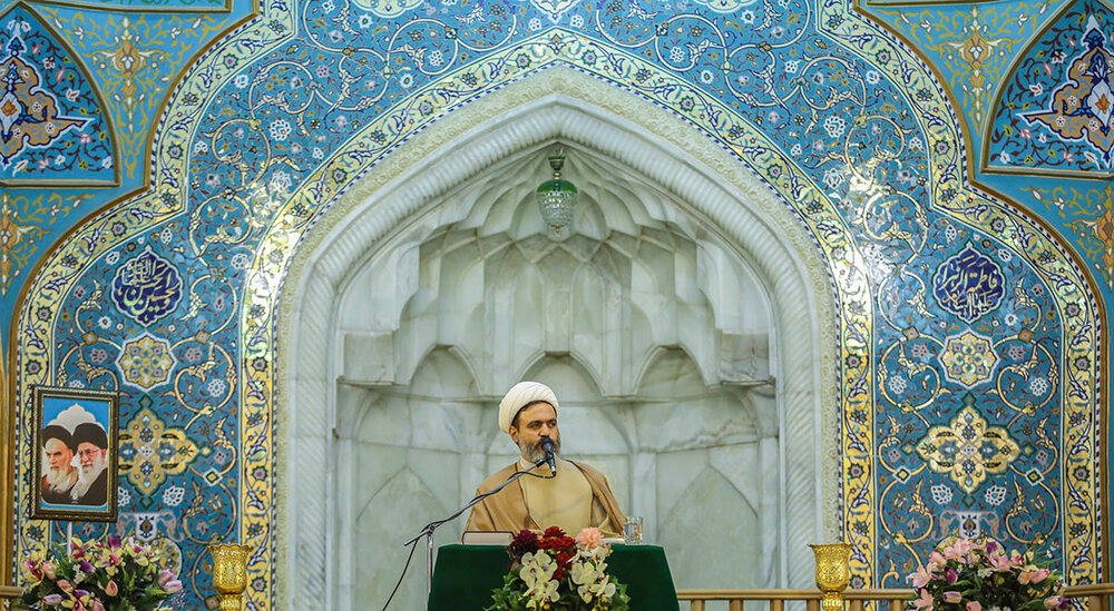 توکل بر خدا رمز پیروزی در برابر توطئه‌های دشمنان است