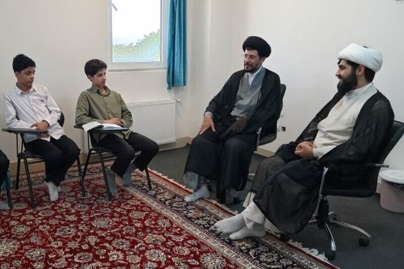 حضور امام جمعه تویسرکان در جمع طلاب پایه اول مدرسه علمیه شیخ علیخان زنگنه