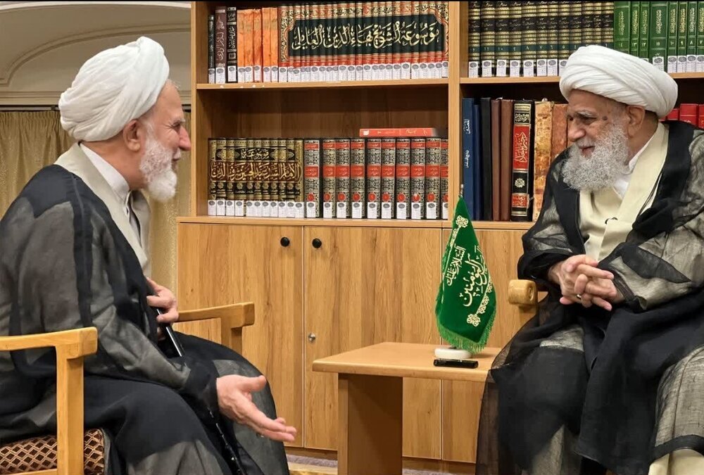 قم المقدسہ میں دفتر رہبرِ انقلاب کے سربراہ کی آیت اللہ کریمی جہرمی سے ملاقات