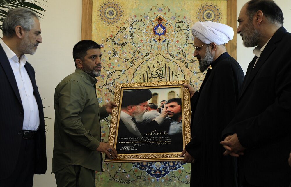 علیرضا دبیر الگویی از مدیریت انقلابی و میدانی است