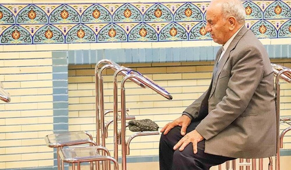 احکام شرعی | اگر نتوانیم تمام نماز را بایستیم، باید نماز را چگونه بخوانیم؟