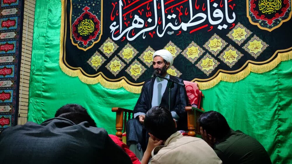 قرآن کتاب زندگی و تربیت روح است+عکس