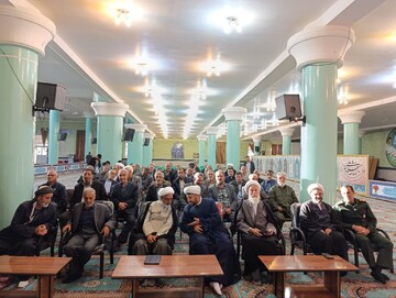 نشست هم‌اندیشی مداحان و ذاکرین اهل‌بیت(ع) در تکاب برگزار شد