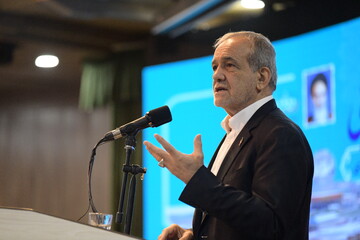 تصاویر/ نشست رئیس جمهور با فعالین اقتصادی آذربایجان غربی