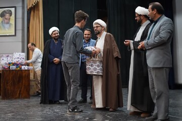 تصاویر/ مراسم تجلیل از برگزیدگان مسابقات قرآن، عترت و نماز در مراحل منطقه‌ای و استانی شهرستان خرم‌دره