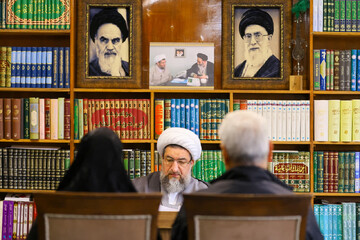 تصاویر/ دیدار چهره به چهره اقشار مختلف مردم با نماینده ولی فقیه در آذربایجان شرقی