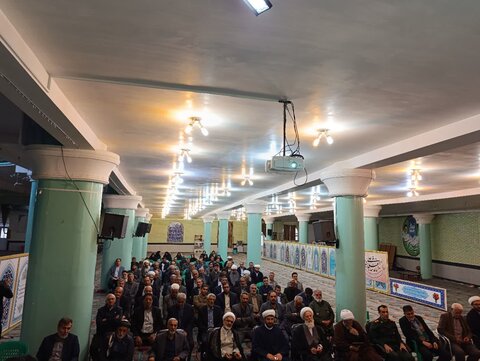 تصاویر/ نشست هم اندیشی و تبیینی جامعه مداحان و ذاکرین تکاب