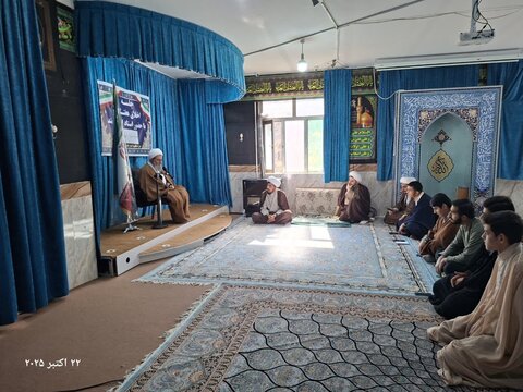 تصاویر/ درس اخلاق طلاب مدرسه علمیه امام خمینی (ره) ماکو