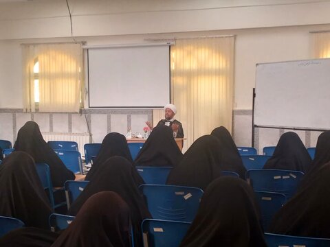 تصاویر/ نشست‌های تخصصی در مدرسه علمیه تخصصی فاطمیه کرمان