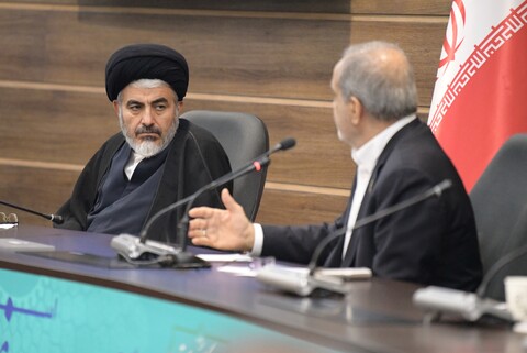 تصاویر/ نشست رئیس جمهور با فرهیختگان و فعالان اجتماعی و فرهنگی آذربایجان غربی