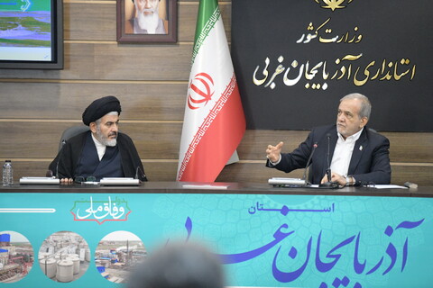 تصاویر/ نشست رئیس جمهور با فرهیختگان و فعالان اجتماعی و فرهنگی آذربایجان غربی