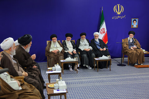 دیدار دست‌اندرکاران کنگره بین‌المللی میرزای نائینی با رهبر معظم انقلاب