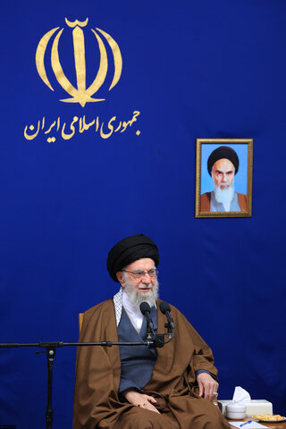 دیدار دست‌اندرکاران کنگره بین‌المللی میرزای نائینی با رهبر معظم انقلاب