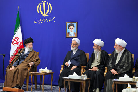 دیدار دست‌اندرکاران کنگره بین‌المللی میرزای نائینی با رهبر معظم انقلاب