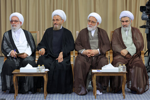 دیدار دست‌اندرکاران کنگره بین‌المللی میرزای نائینی با رهبر معظم انقلاب