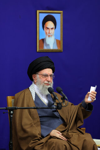 دیدار دست‌اندرکاران کنگره بین‌المللی میرزای نائینی با رهبر معظم انقلاب