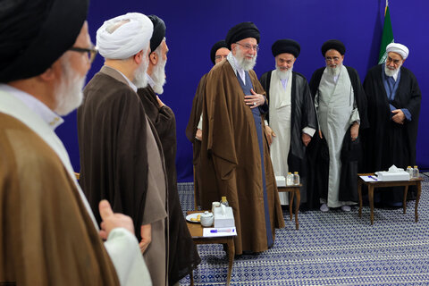 دیدار دست‌اندرکاران کنگره بین‌المللی میرزای نائینی با رهبر معظم انقلاب