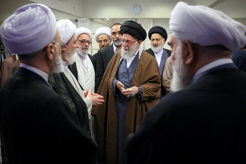 دیدار دست‌اندرکاران کنگره بین‌المللی میرزای نائینی با رهبر معظم انقلاب