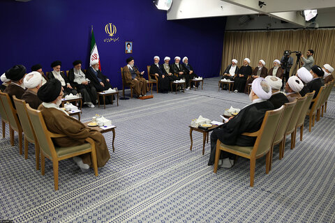 دیدار دست‌اندرکاران کنگره بین‌المللی میرزای نائینی با رهبر معظم انقلاب