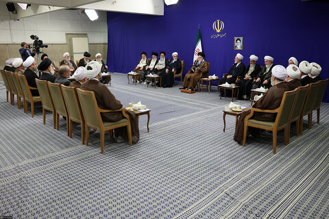 دیدار دست‌اندرکاران کنگره بین‌المللی میرزای نائینی با رهبر معظم انقلاب