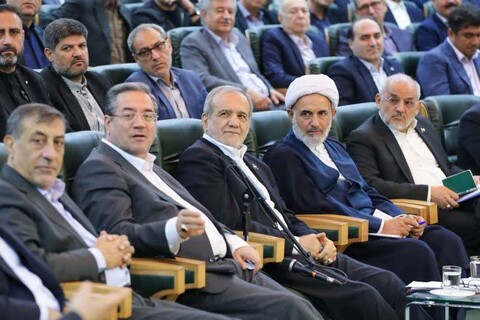 تصاویر/ نشست رئیس جمهور با فعالین اقتصادی آذربایجان غربی