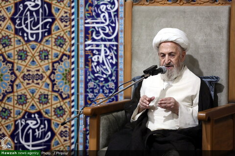 آية الله العظمى السبحاني: المنهج الاجتهادي المُبْتَكَرُ للمرحوم النائيني وجهادُه العلمي نبراسٌ لطَلَبة الحوزات والباحثين