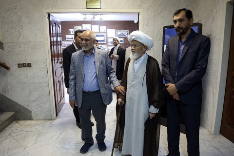 تصاویر/ بازدید مهمانان کنگره بین المللی میرزای نائینی از موزه حوزه و روحانیت