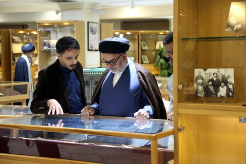 تصاویر/ بازدید مهمانان کنگره بین المللی میرزای نائینی از موزه حوزه و روحانیت