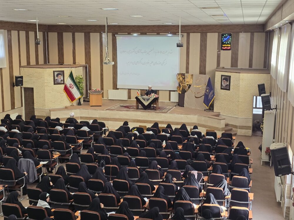 طلاب مرزبان حماسه جاوید در برابر هجمه‌های فرهنگی باشند