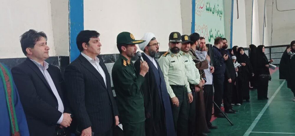 تصاویر/ اعزام ۳۲۰ نفر از دانش‌آموزان‌ دختر مدارس الیگودرز به اردوی راهیان نور