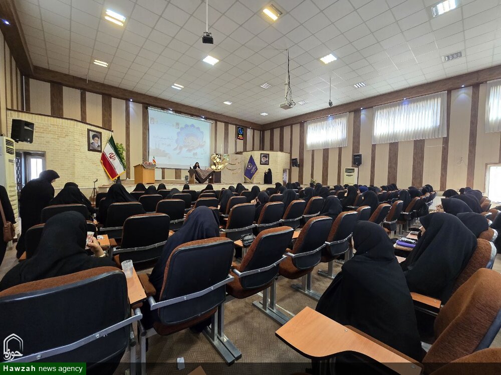 روایت تحول معنوی بانوی مستبصر آذری در همایش طلیعه حضور طلاب خواهر یزدی
