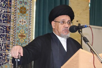 عزت حقیقی در سایه تقوا و پیروی از ولایت است