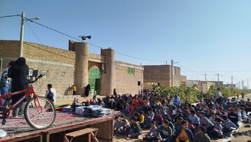 تصاویر/ برگزاری همایش پیاده‌ روی در روستای ترک آباد اردکان