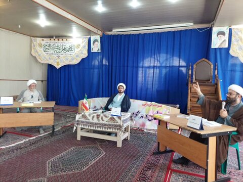 تصاویر/ نشست نقد کتاب «بازیگری زن در آینه شریعت» در آران و بیدگل