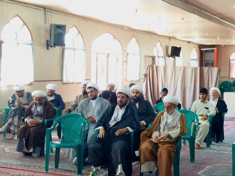 تصاویر/ نشست نقد کتاب «بازیگری زن در آینه شریعت» در آران و بیدگل