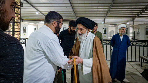 تصاویر/زیارت طلاب خادم مواکب حسینی همدان از حرم مطهر امام علی (ع) پس از عبور از مرز مهران