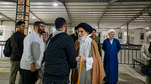 تصاویر/زیارت طلاب خادم مواکب حسینی همدان از حرم مطهر امام علی (ع) پس از عبور از مرز مهران