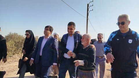 تصاویر/ برگزاری همایش پیاده‌روی در روستای ترک آباد اردکان