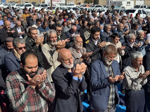 تصاویر/اقامه نماز باران در مصلی امام خمینی (ره) شهر بهار به امامت حجت‌الاسلام مصباح