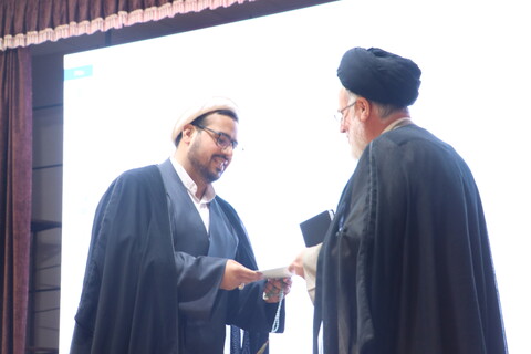 اهدای لوح انتصاب حجت الاسلام موسی پور به عنوان رئیس قرارگاه جهادی پیامبراعظم(عج) خوزستان