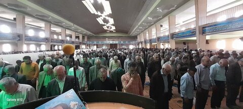 تصاویر/اقامه نماز عبادی سیاسی جمعه به امامت امام جمعه موقت خمین