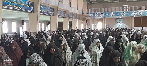 تصاویر/اقامه نماز عبادی سیاسی جمعه به امامت امام جمعه موقت خمین