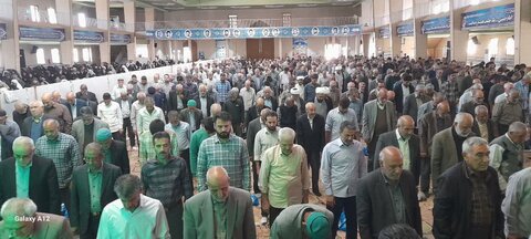 تصاویر/اقامه نماز عبادی سیاسی جمعه به امامت امام جمعه موقت خمین