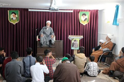 تصاویر/ درس اخلاق طلاب مدرسه علمیه امام صادق (ع) بیجار