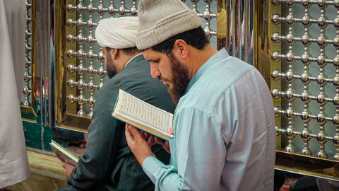 تصاویر/طلاب همدانی خادم مواکب اربعین، میهمان حرم امامین کاظمین علیهماالسلام شدند.