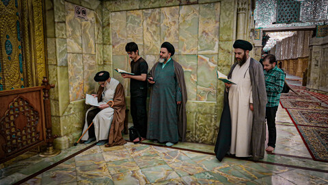 تصاویر/طلاب همدانی خادم مواکب اربعین، میهمان حرم امامین کاظمین علیهماالسلام شدند.