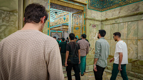 تصاویر/طلاب همدانی خادم مواکب اربعین، میهمان حرم امامین کاظمین علیهماالسلام شدند.