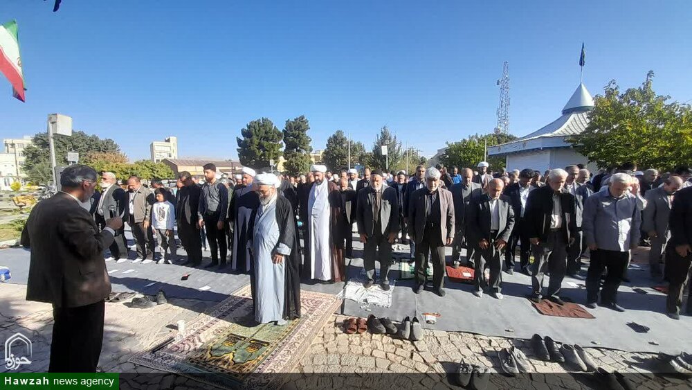 تصاویر / اقامه نماز طلب باران در شهرستان نهاوند