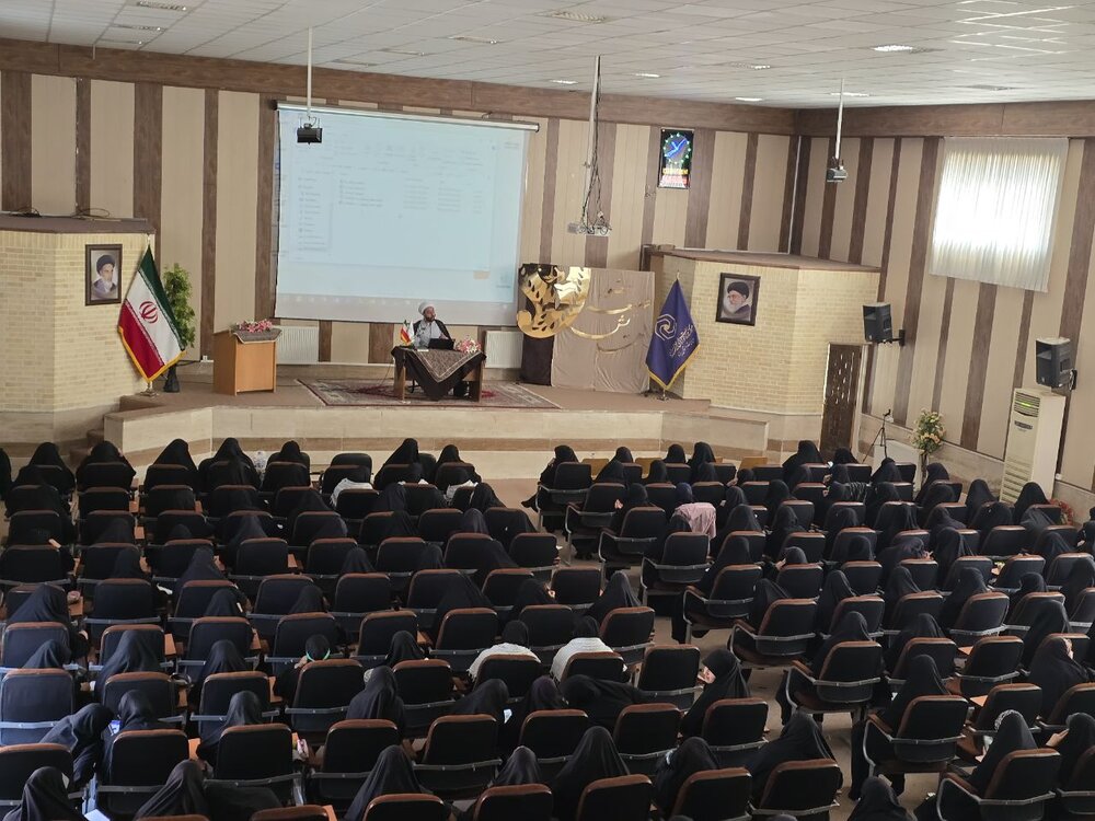 تحصیل حرفه‌ای، مطالعه مستمر و مهارت‌آموزی لازمه طلبگی موفق است+تصاویر